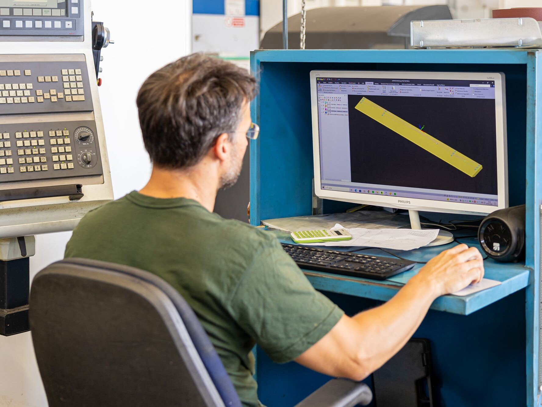 Programmazione CAD-CAM nell'ufficio tecnico di CMP Deris