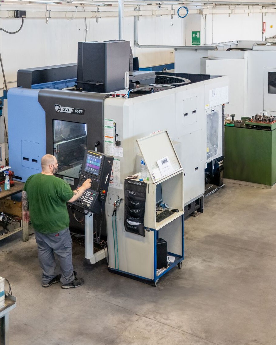 Reparto fresatura di CMP Deris con centro di lavoro CNC