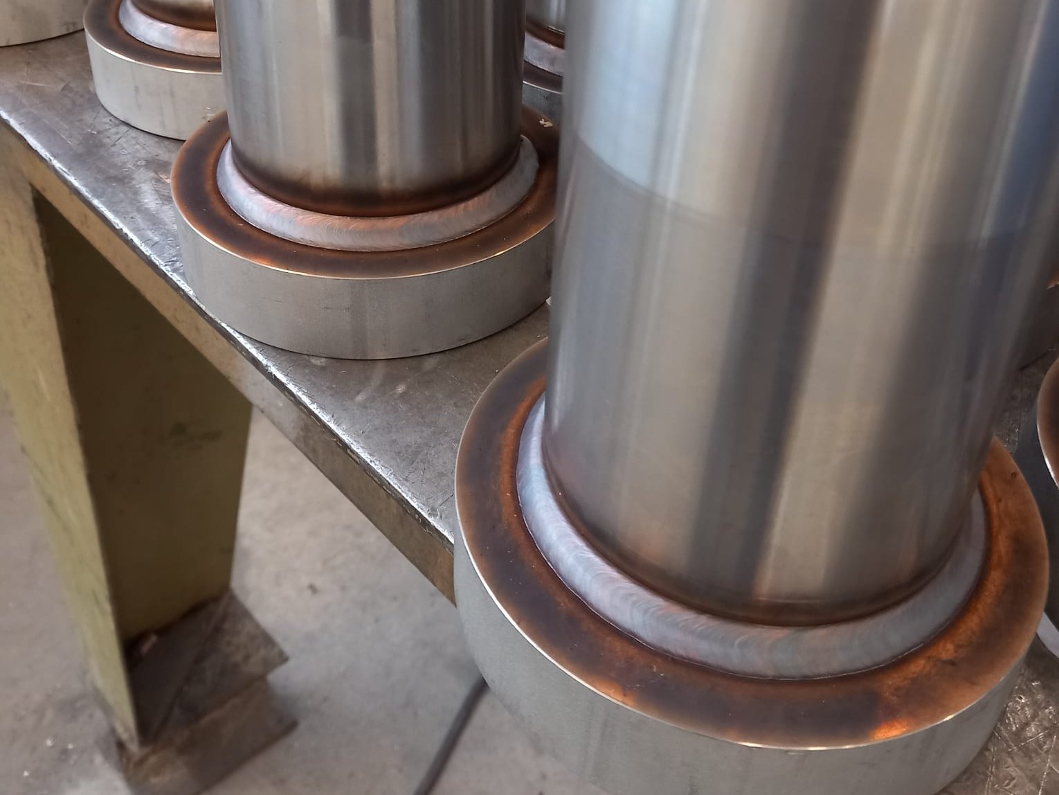 Tubi metallici saldati su flange circolari