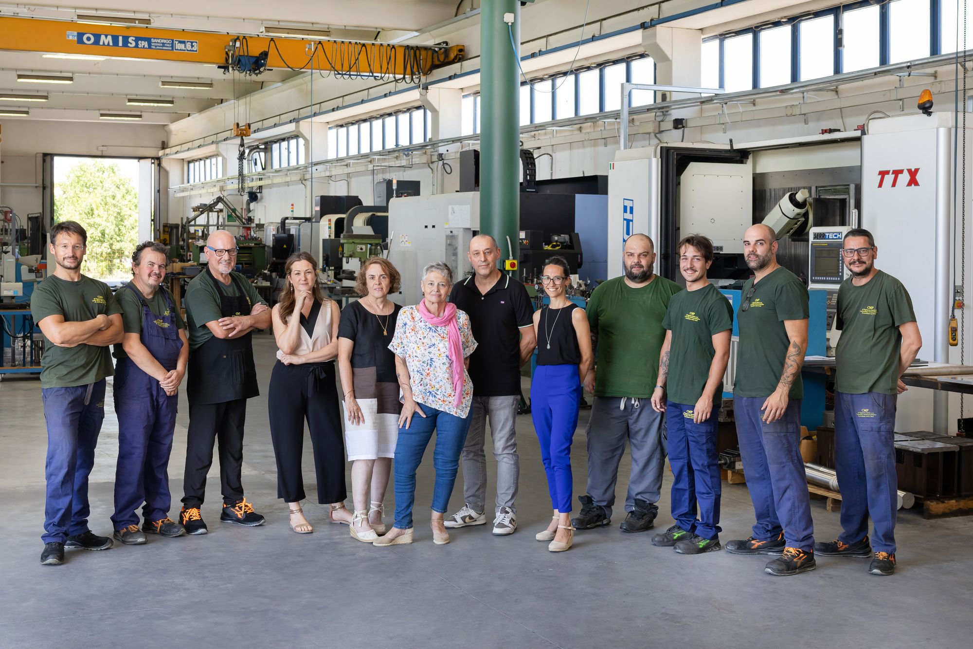 Lo staff di CMP Deris nel reparto produttivo